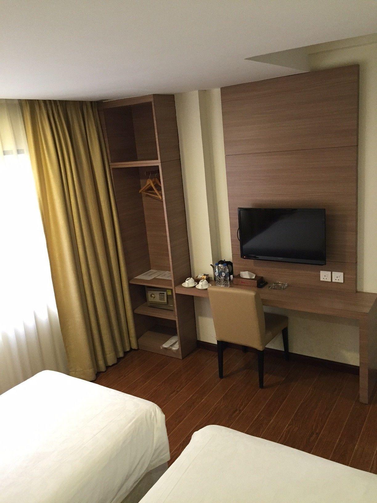 Hana Hotel Batam Екстериор снимка