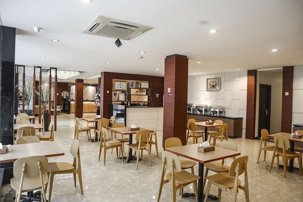 Hana Hotel Batam Екстериор снимка