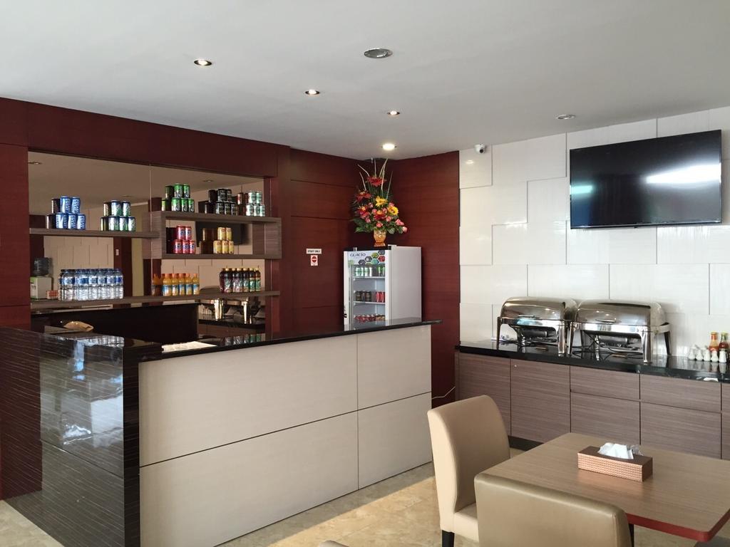 Hana Hotel Batam Екстериор снимка