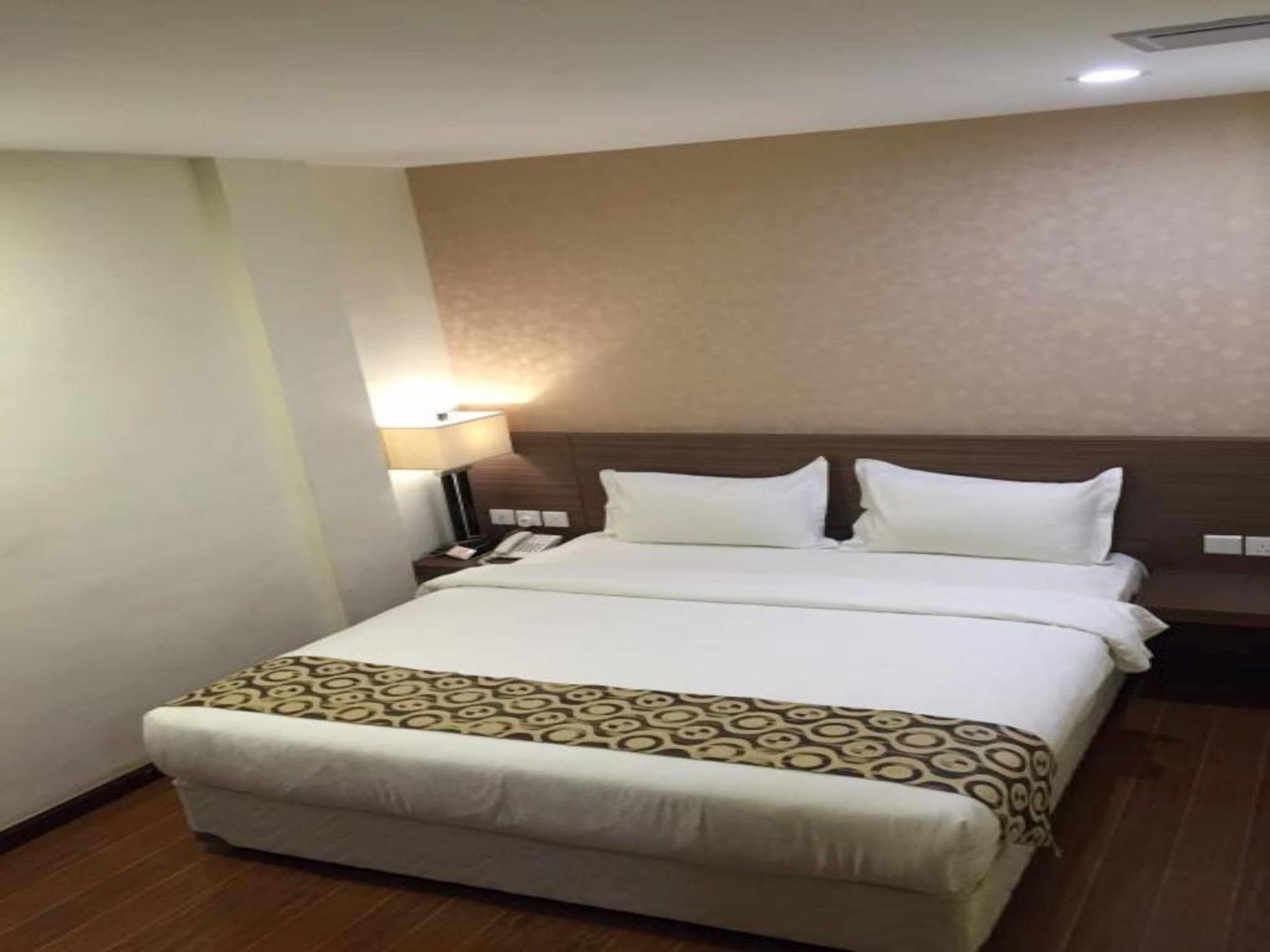 Hana Hotel Batam Екстериор снимка